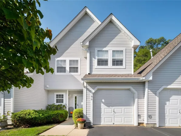 190 Erik Drive #190, East Setauket, NY 11733