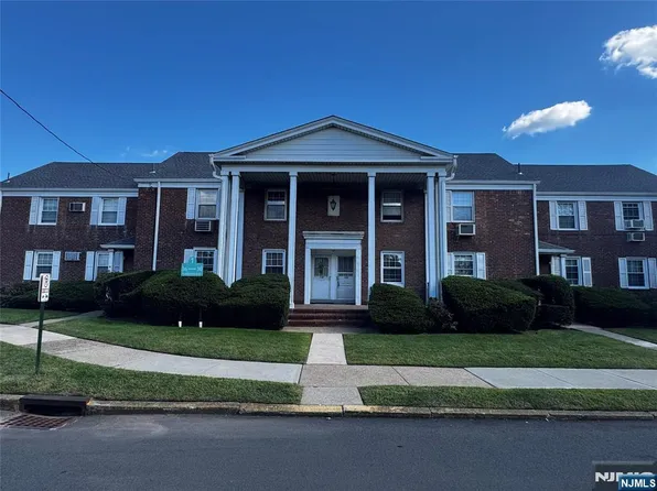 32b Elmwood Court #B, Elmwood Park, NJ 07407