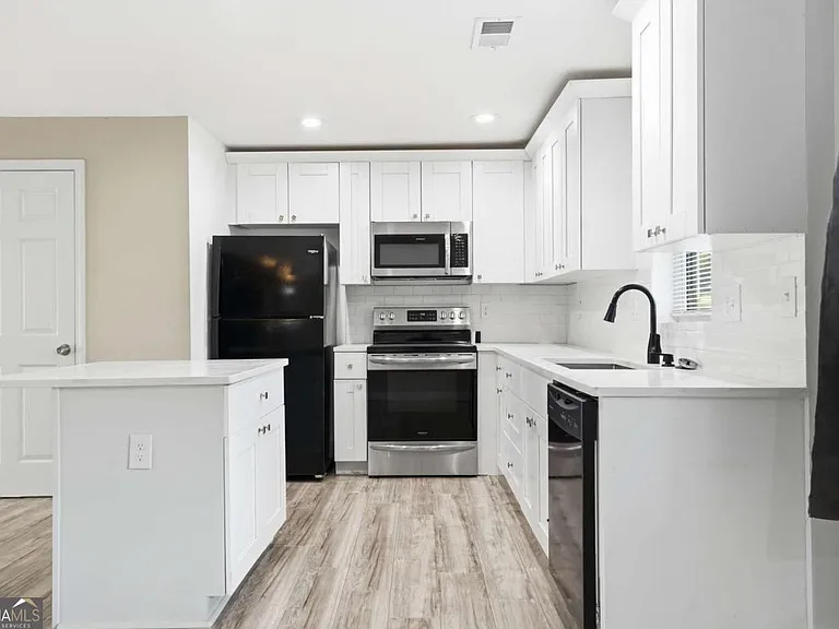 1735 Carter Cir — Photo 5
