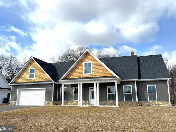 343 Glenaire Rd, Bunker Hill, WV 25413