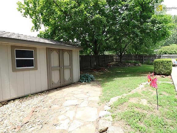 3rd image of 1226 Dunwich Dr