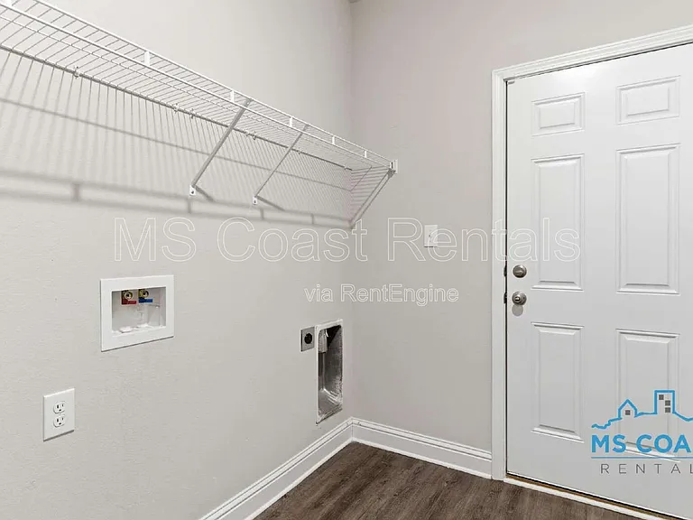 5723 Overland Dr — Photo 22