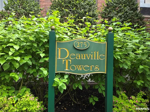 275 Hoym St APT 5E, Fort Lee, NJ 07024