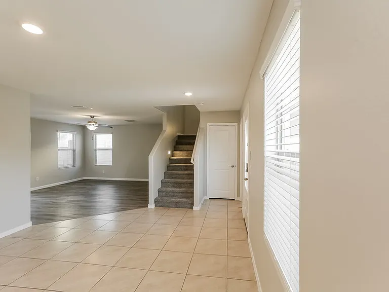 8039 W Agora Ln — Photo 7