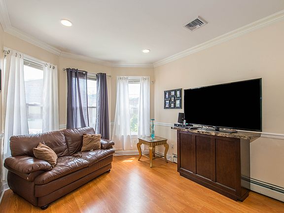 2nd image of 44 River Dr