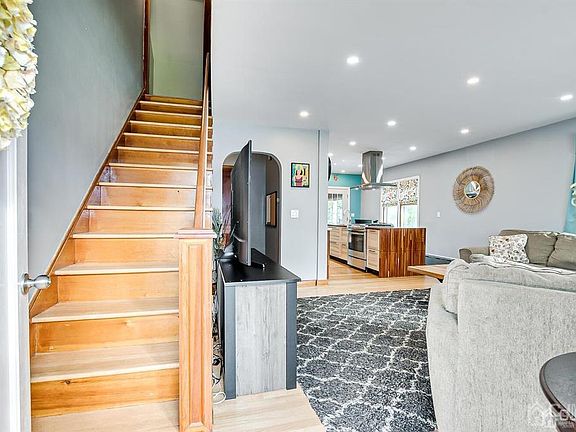 4th image of 208 N 8th Ave