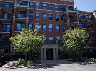 2335 W Belle Plaine Ave APT 303, Chicago, IL 60618