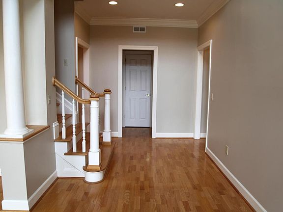 41 Oliver Ct Entry