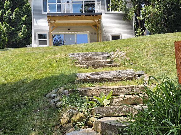 2nd image of 4822 Hillcrest Dr
