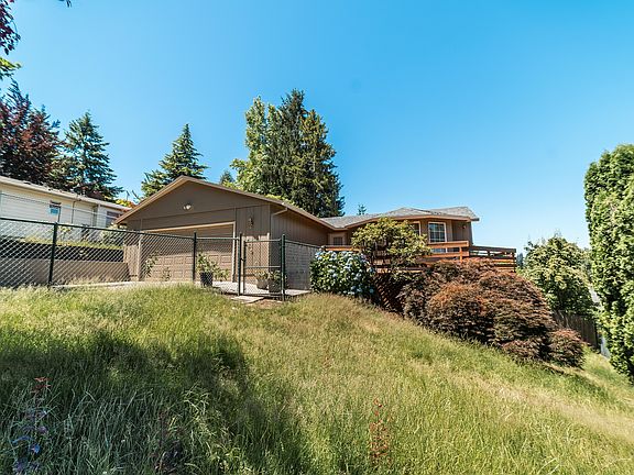 3rd image of 1910 NE 98th Ave