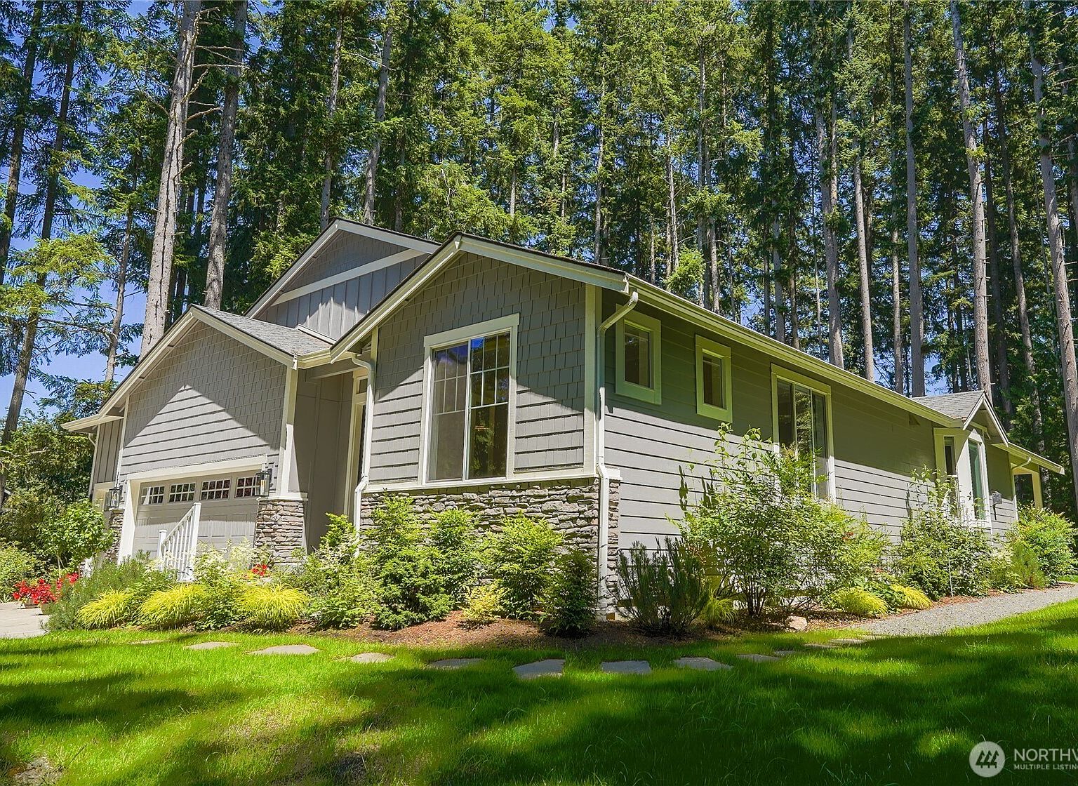 13978 Hidden Heights Lane NE, Bainbridge Island, WA 98110