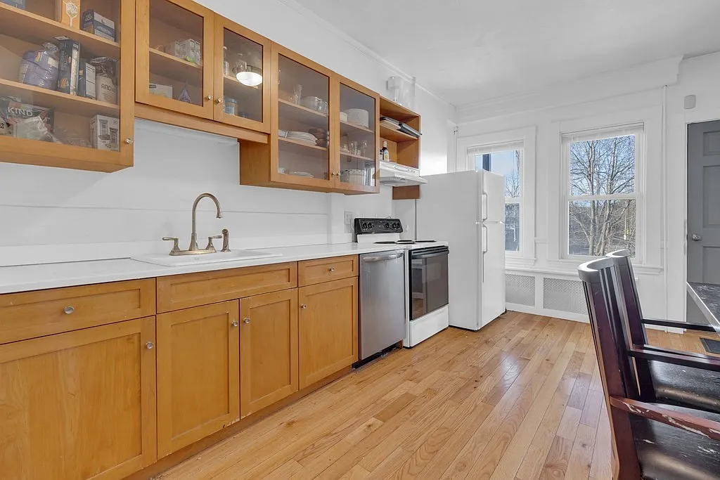 3 bed, 1300 sqft, $3,900 — Photo 3