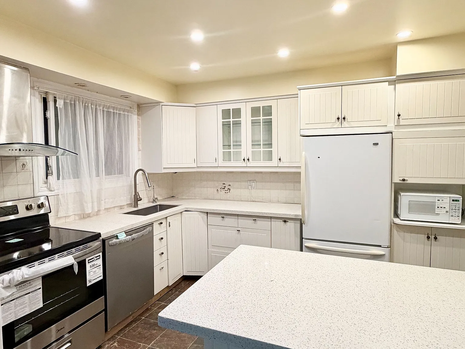 3 bed, $2,300 — Photo 3