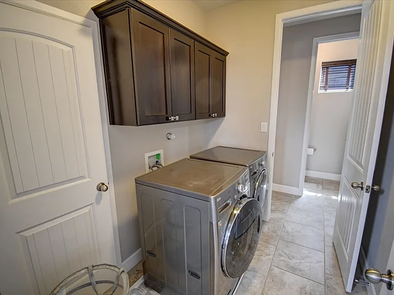 2815 Abeto Ln SE — Photo 9
