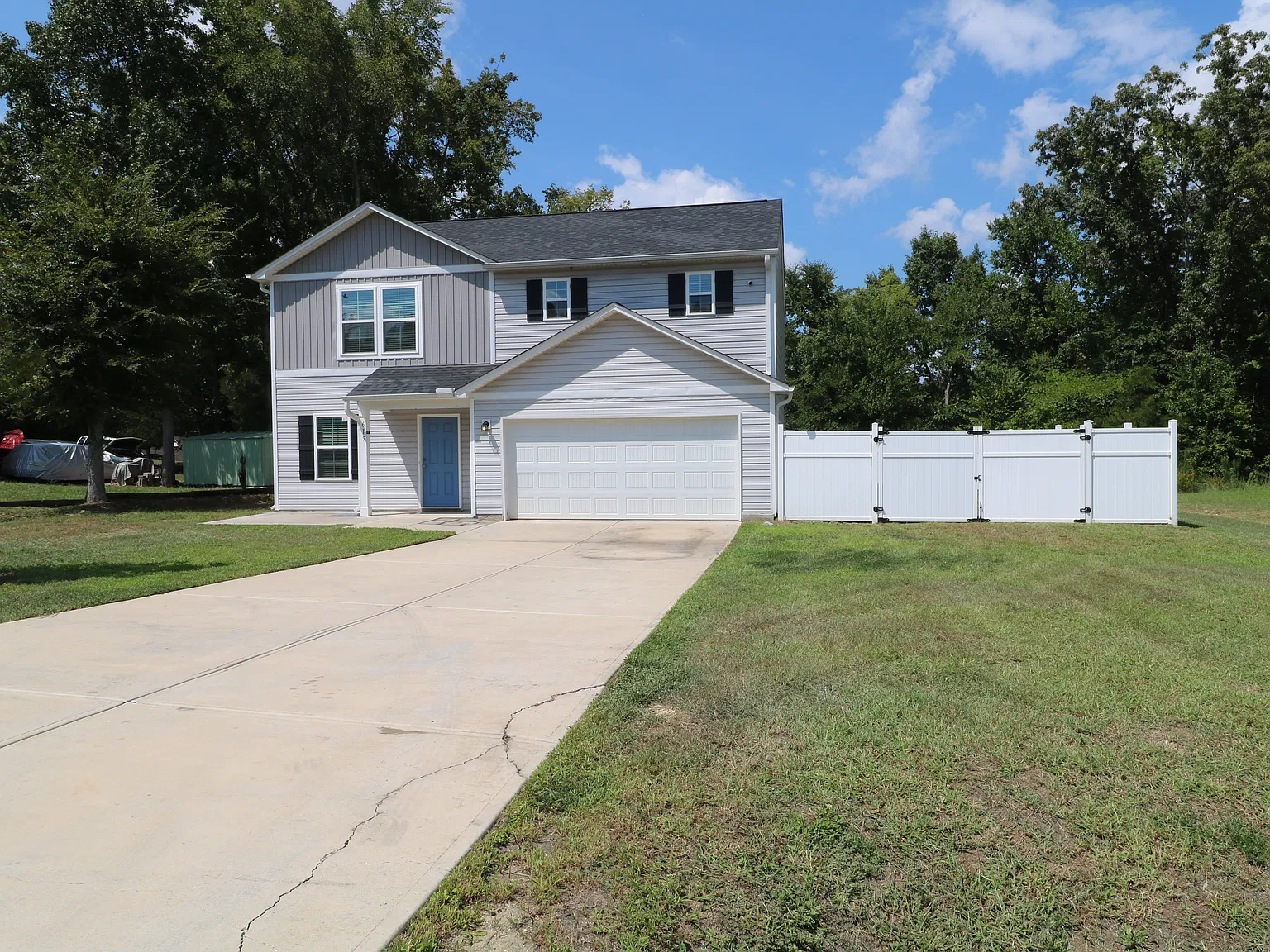 4 bed, $2,050 — Photo 1