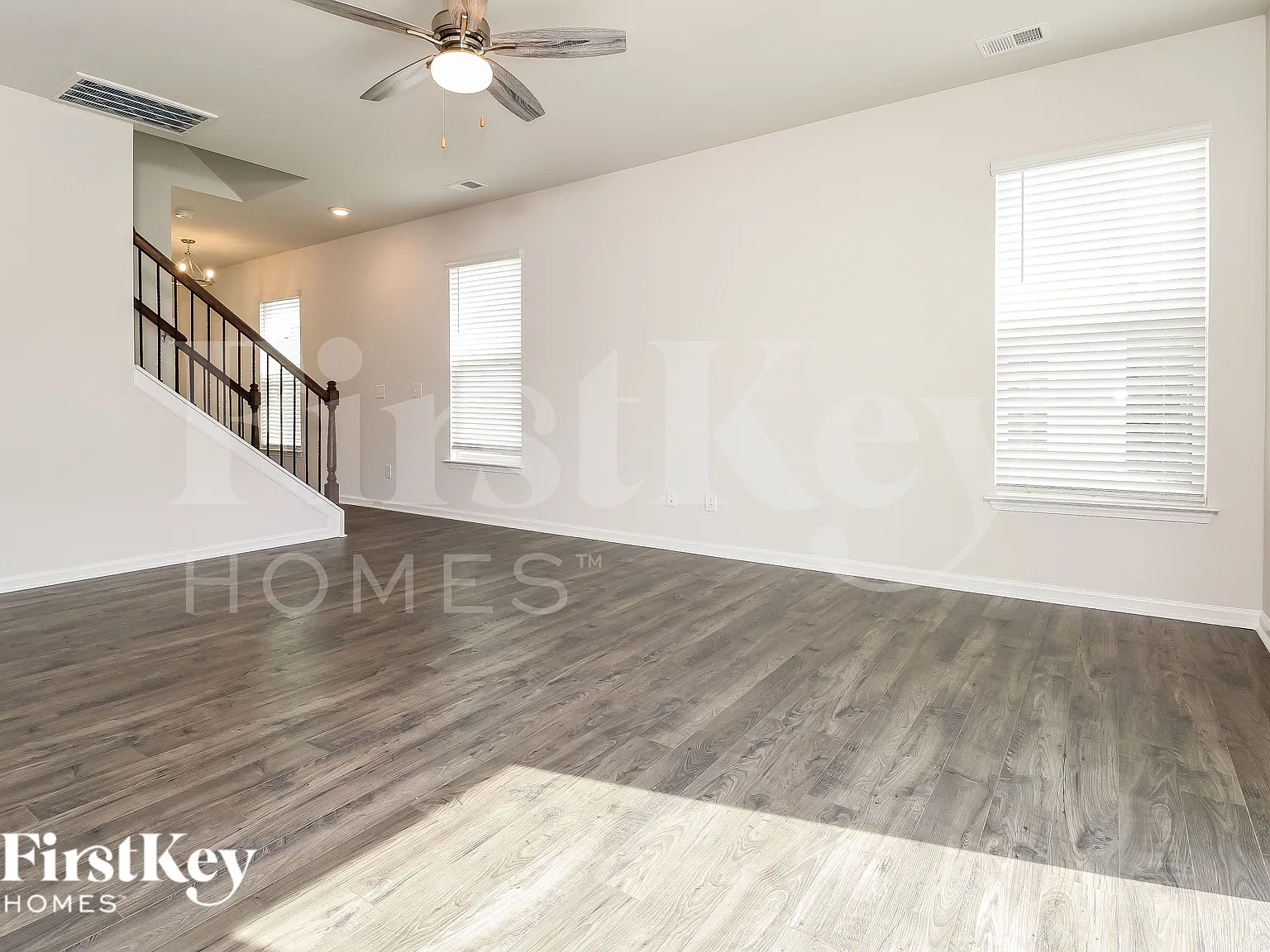 3 bed, 2.5 bath, 1854 sqft, $2,200 — Photo 2