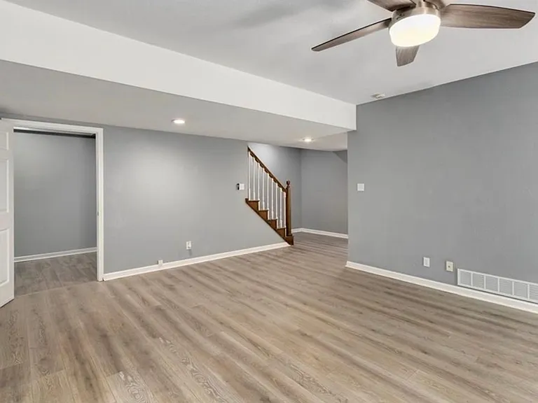 571 Hithergreen Dr — Photo 21