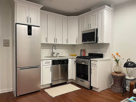 2nd image of 127 W 82nd St APT 1A
