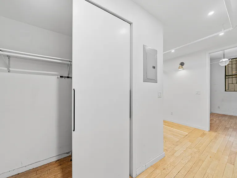584 Myrtle Ave #1B — Photo 4