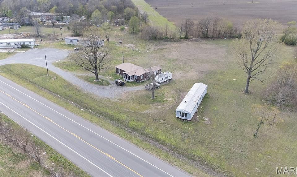 2nd image of 3323 S Highway 105