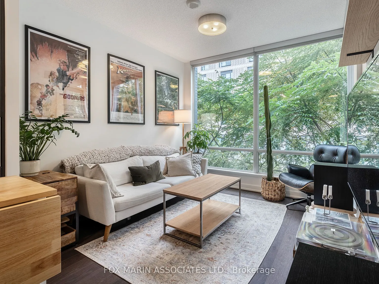 Canary District Condos — Photo 3