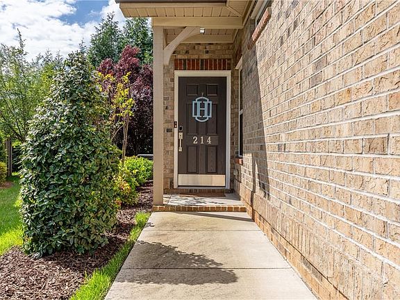 4th image of 214 Saint Elizabeth Dr