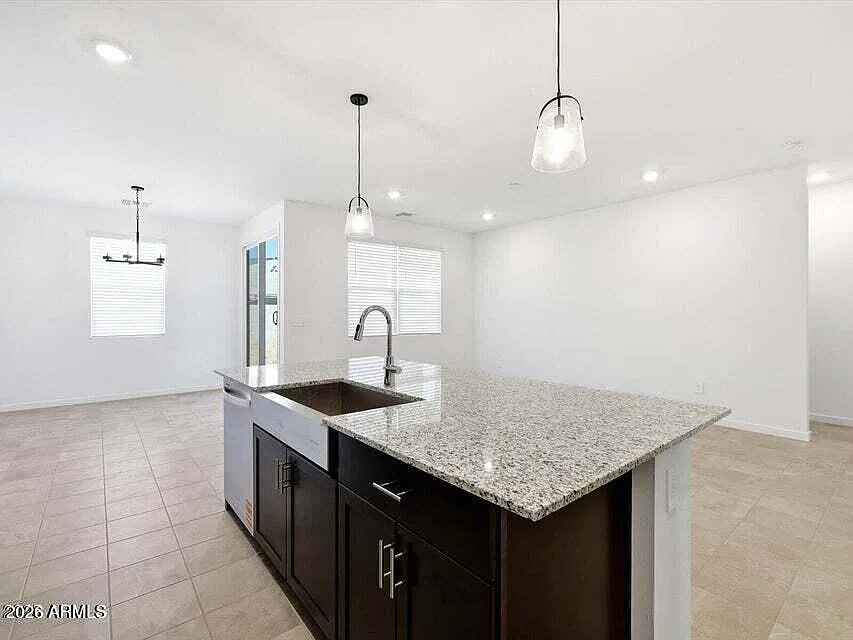 3 bed, 2.0 bath, 1370 sqft, $2,000 — Photo 3