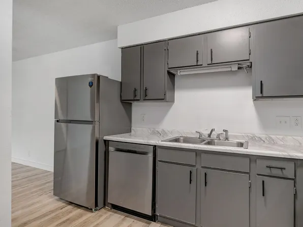 1221 S Park Ave, Aurora, MO