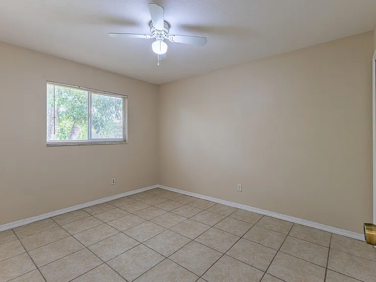 3733 SW 1st Ave — Photo 13