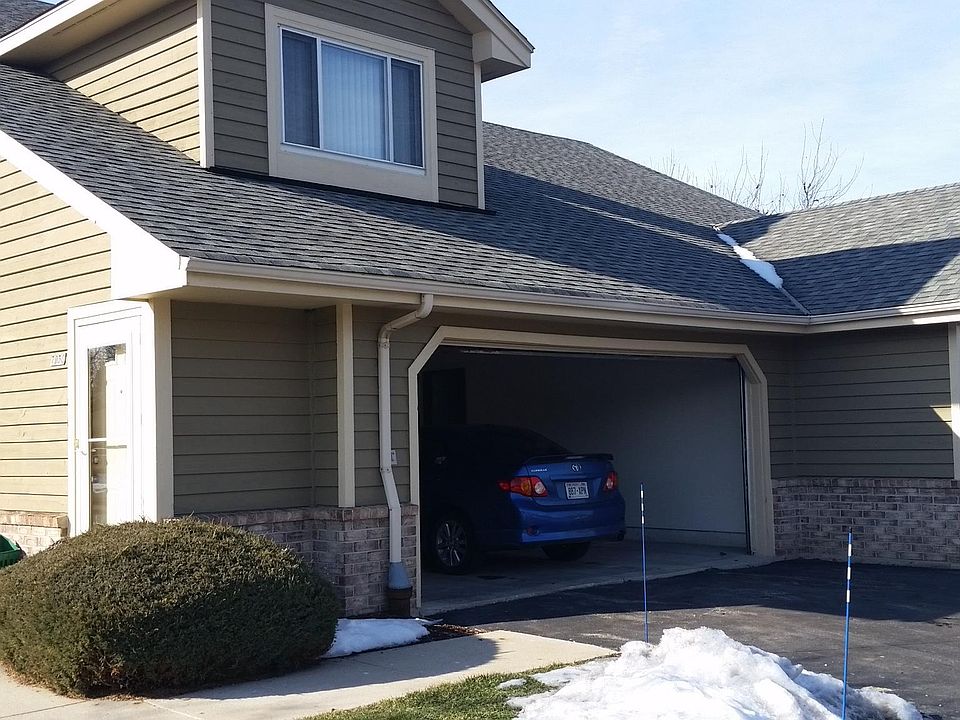 2 Car Attached Garage w/ Driveway