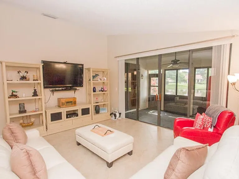4907 Boxwood Cir — Photo 4
