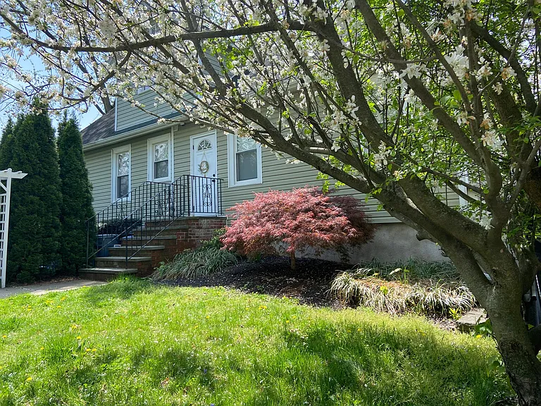 161 Broughton Ave #2 — Photo 7