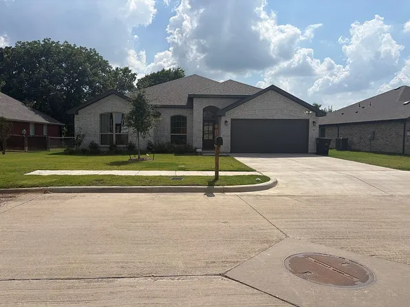905 McAnear St, Cleburne, TX 76033