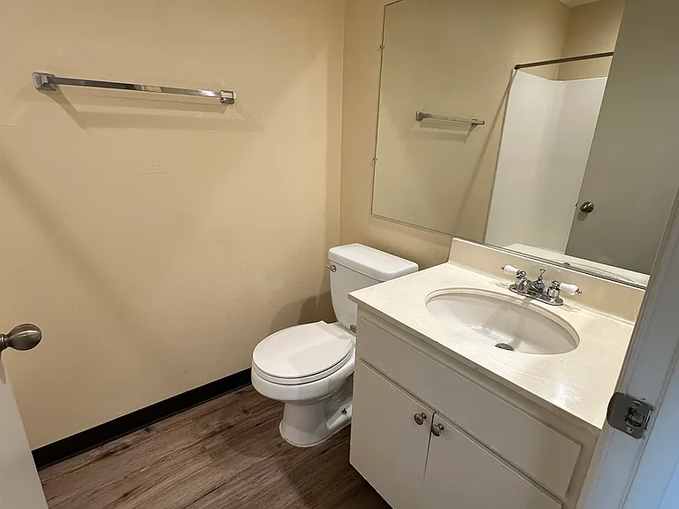Amberwood Garden Apartments — Photo 19