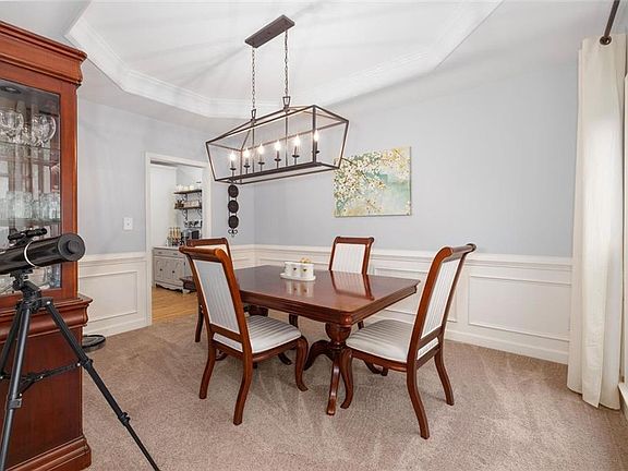 5th image of 183 Rugby Dr