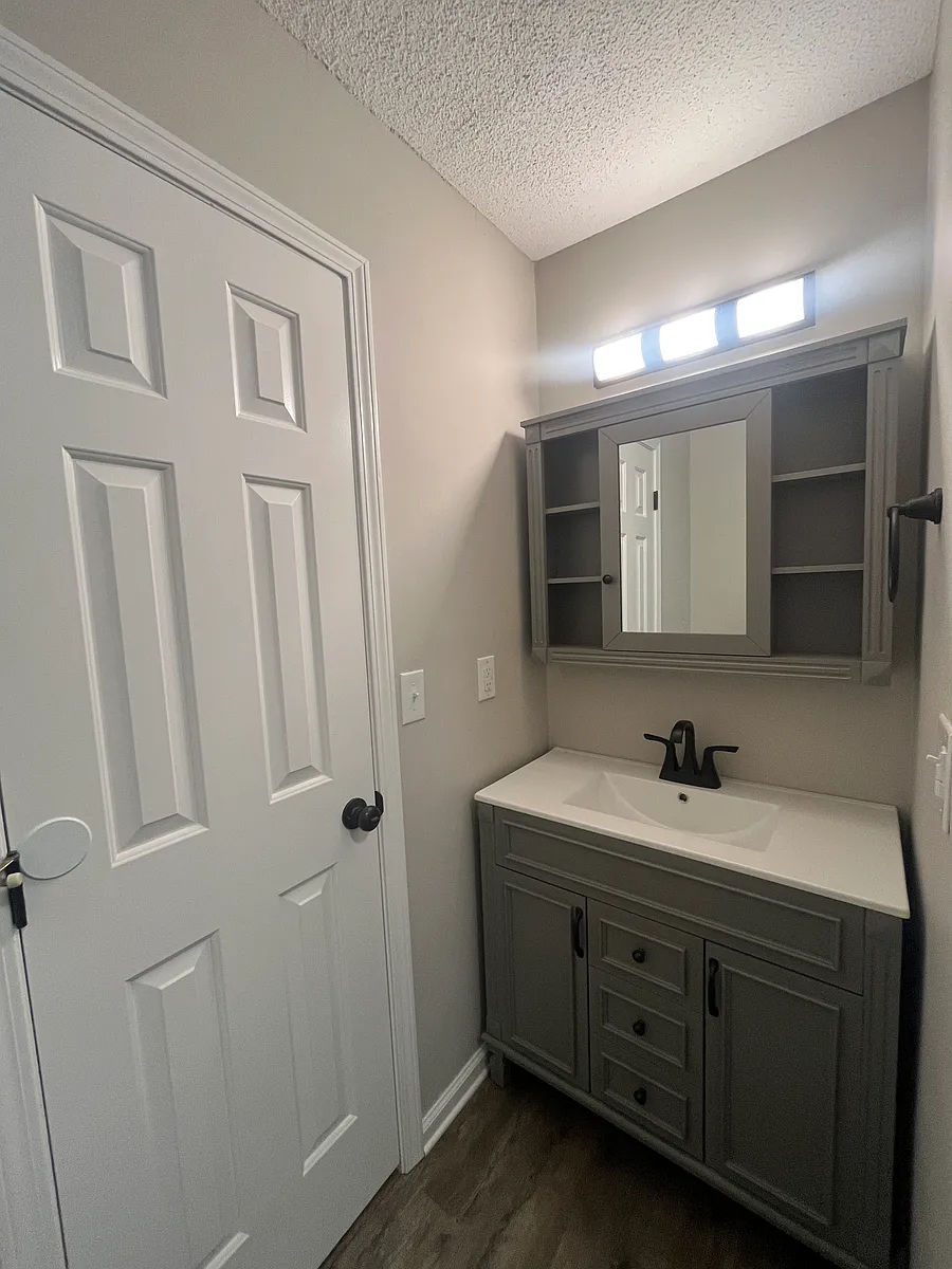 Building Photo - 19 Somersett Dr