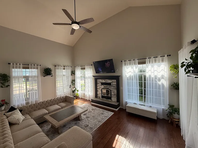 1221 Erik Rd — Photo 3