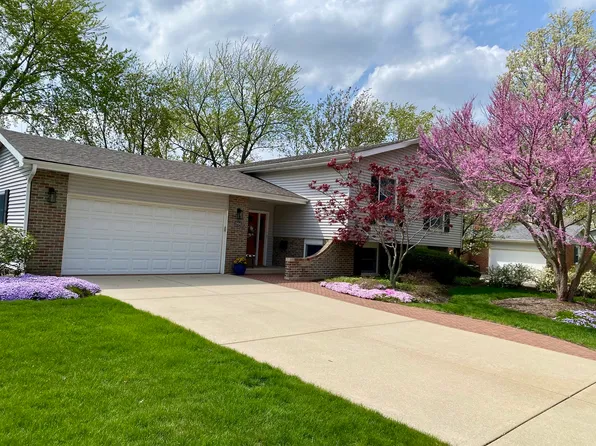 1994 Brentwood Ln E, Wheaton, IL 60189