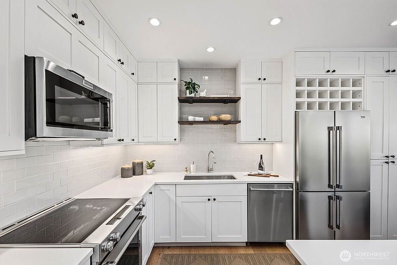 5th image of 2616 4th Avenue N #402