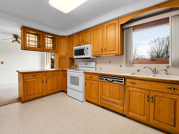 5th image of 33769 Hathaway St