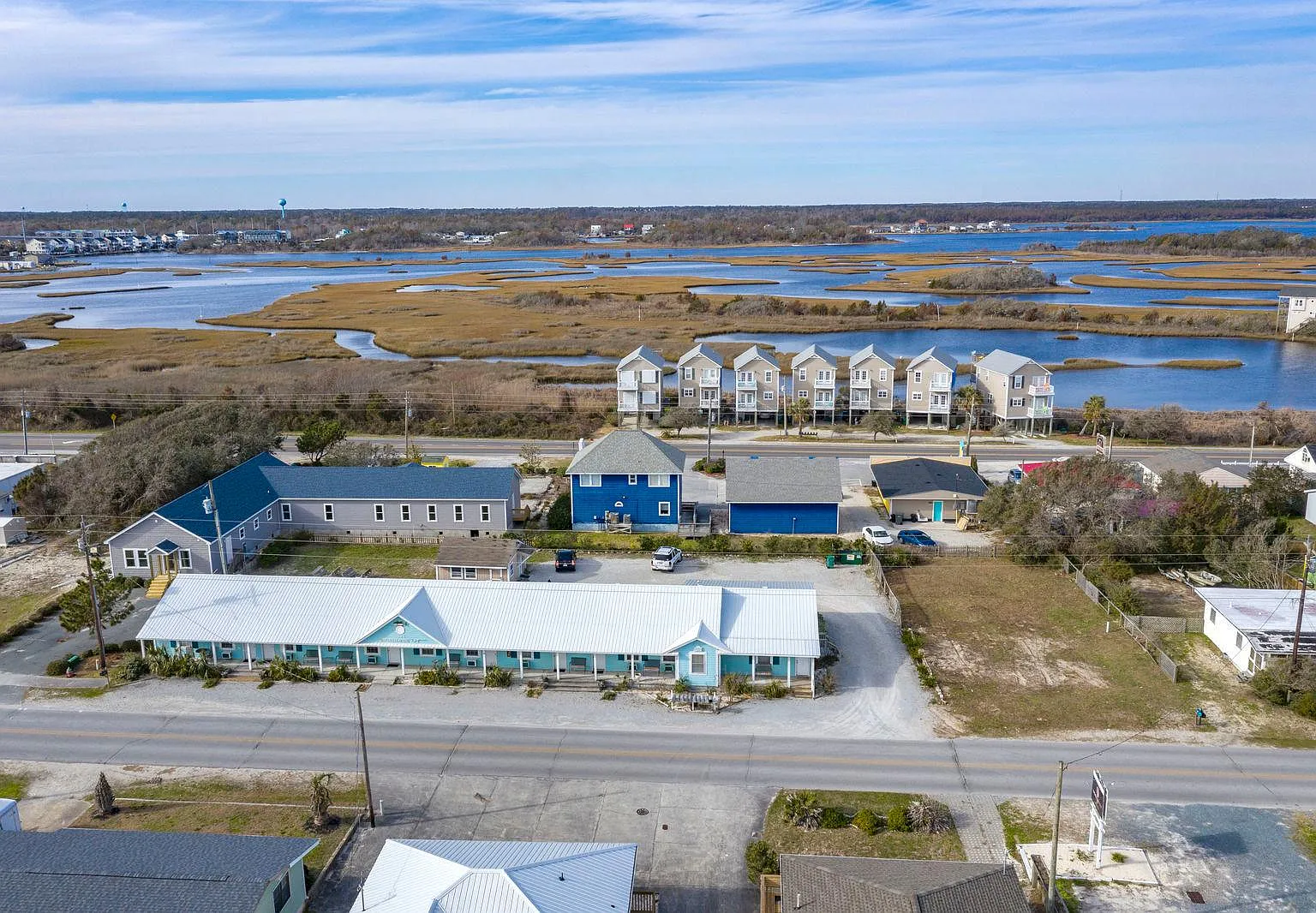 323 N Topsail Dr — Photo 3