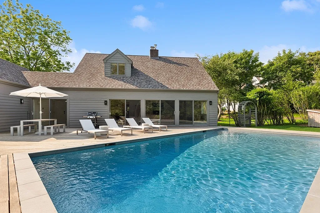 Stylish Retreat Just outside of the Village — Photo 2