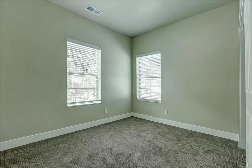 3 bed, 900 sqft, $2,150 — Photo 3
