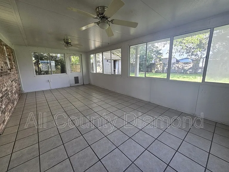 215 S Kimbrel Ave — Photo 9
