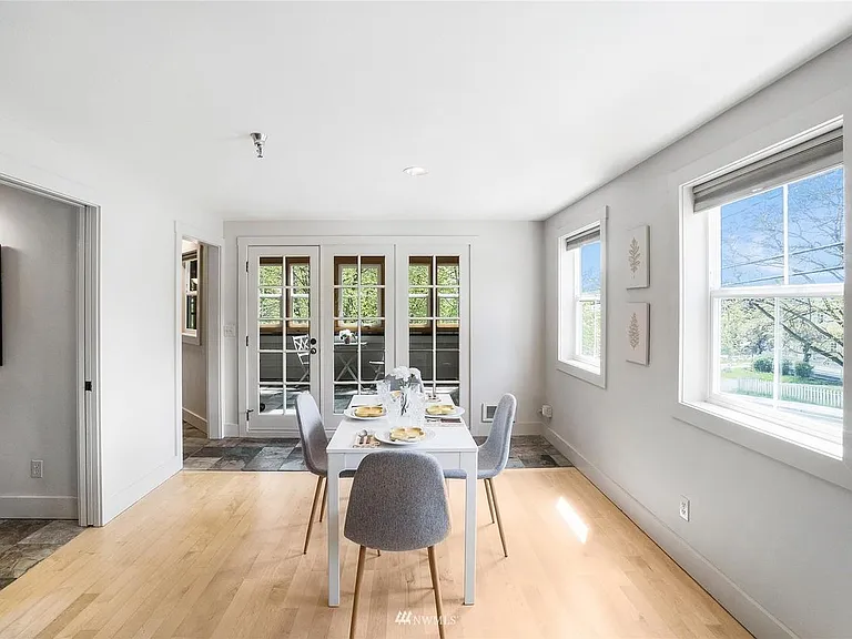 490 Madison Ave N #201 — Photo 2