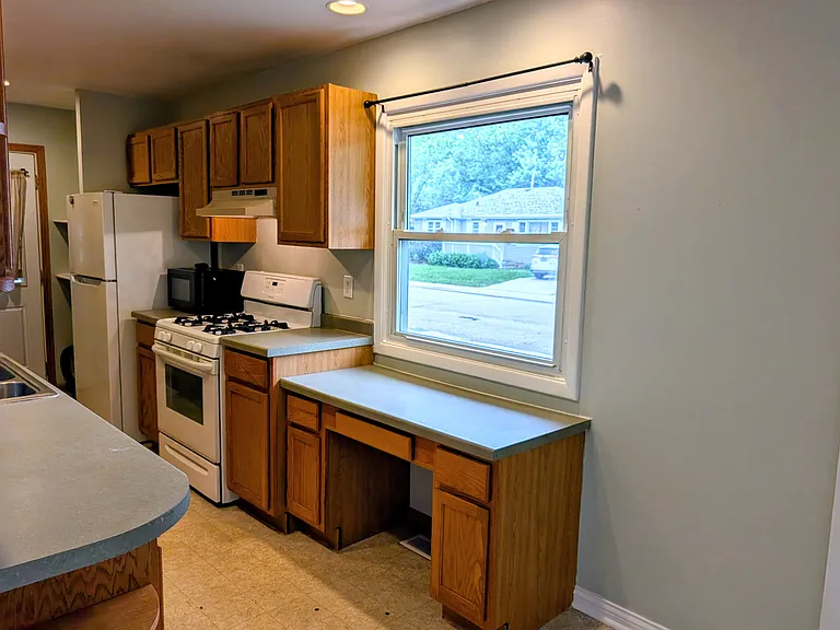 562 W Drummond Dr — Photo 8