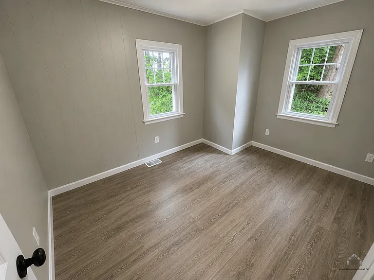 19 Central Ave — Photo 4
