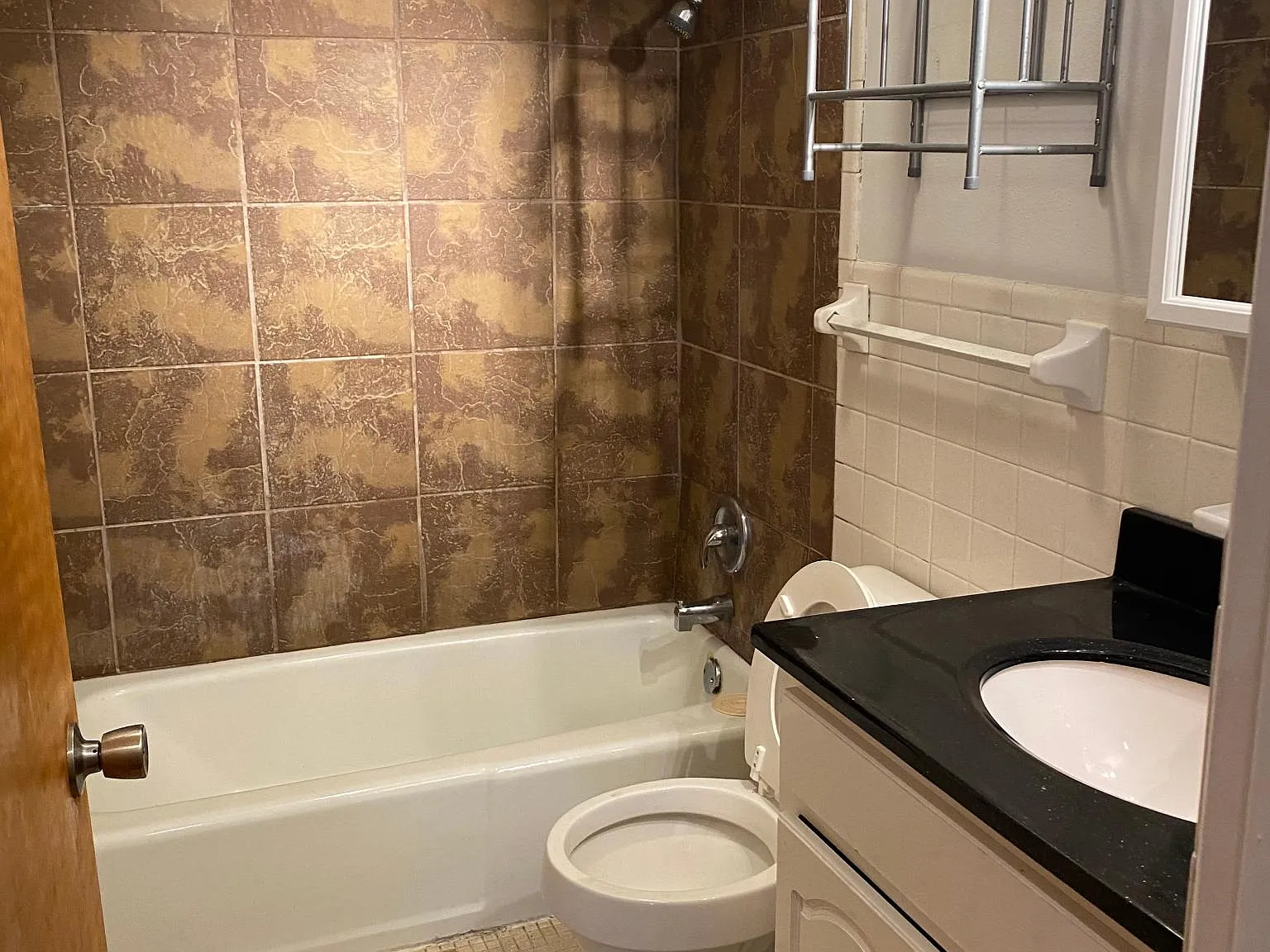 217 Anderson Ln — Photo 3