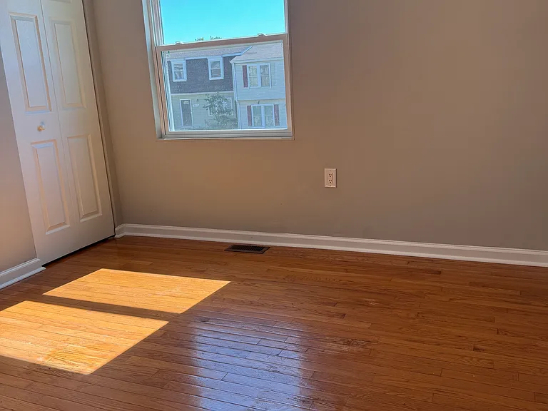 900 Nadine Ct — Photo 17