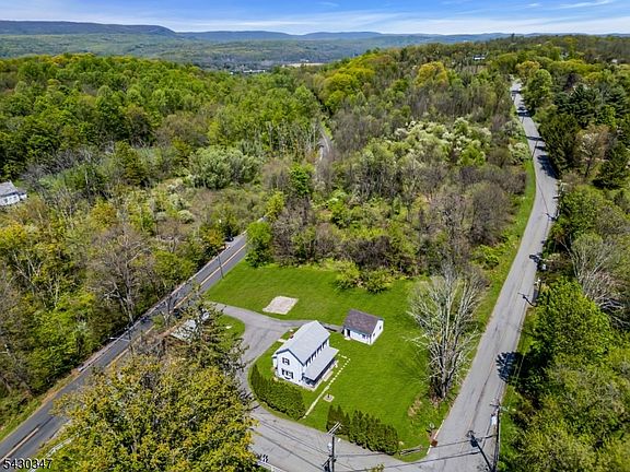 3rd image of 131 Vail Rd